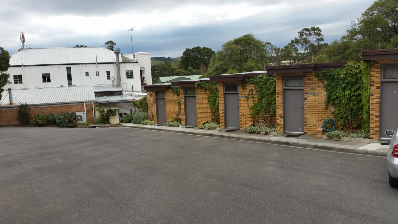 Fish Creek Hotel Exterior photo